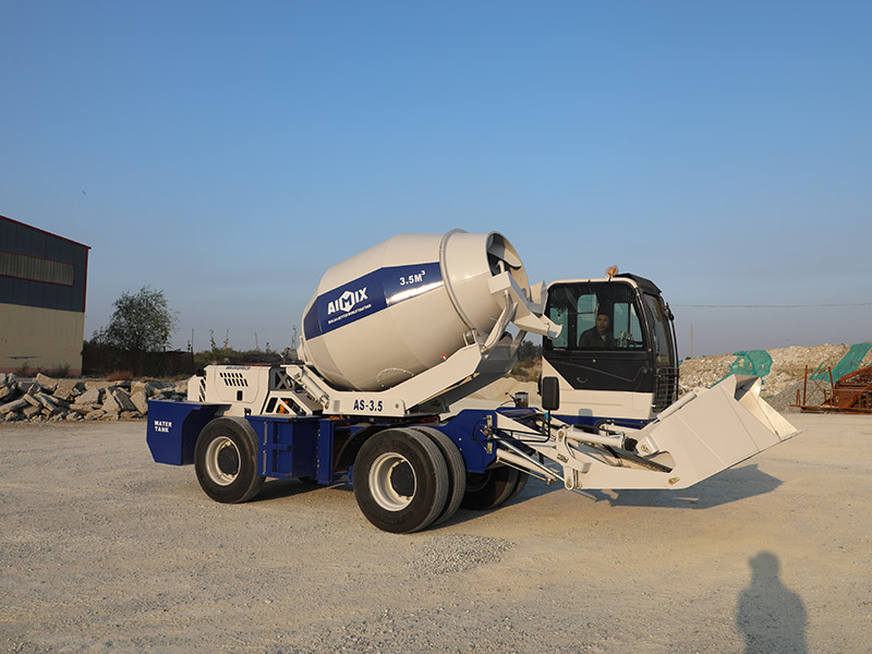 Self Loading Concrete Mixing Truck