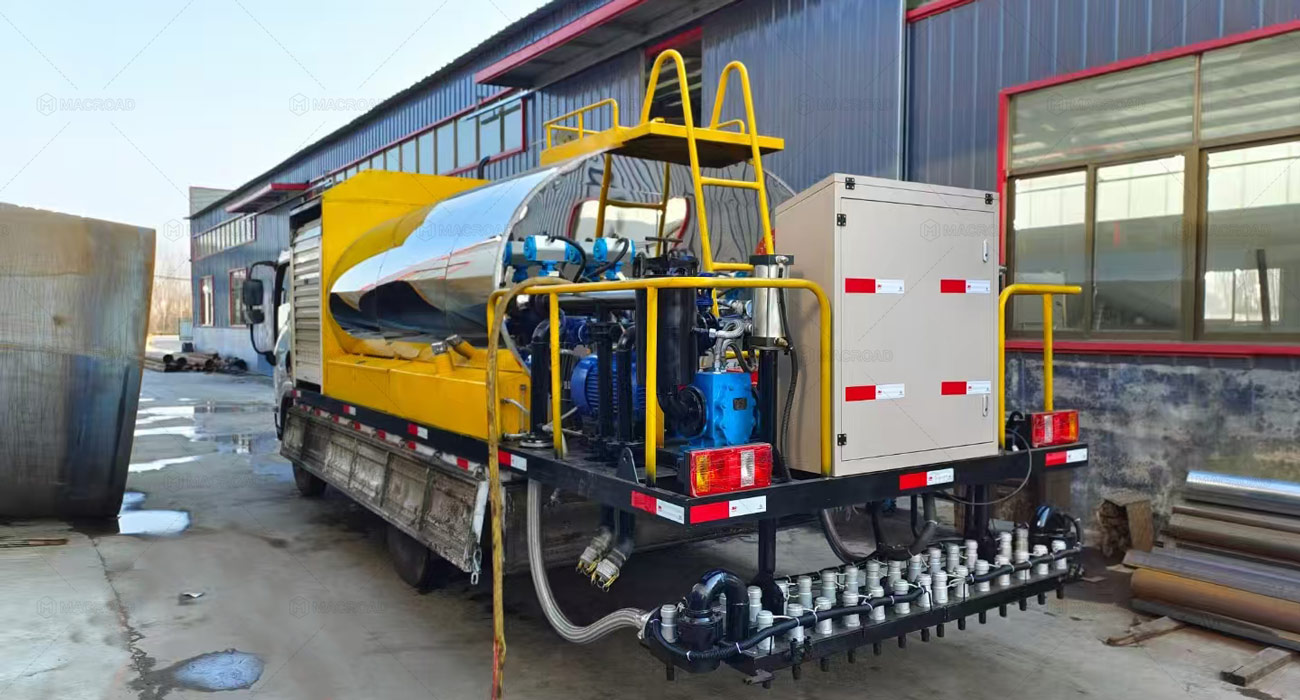 Intelligent Asphalt Distributor Precise and Efficient, Meeting High-Standard Construction Standards