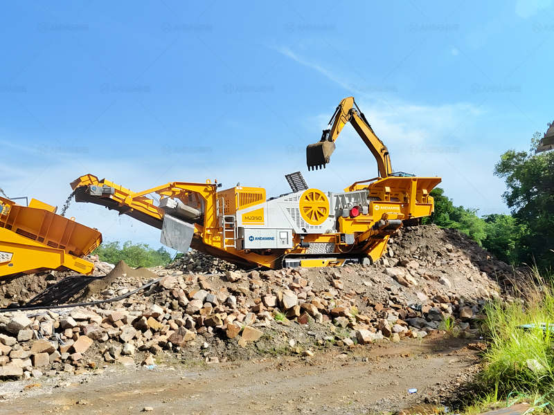 ANDAMINE mobile crawler jaw crusher during operation